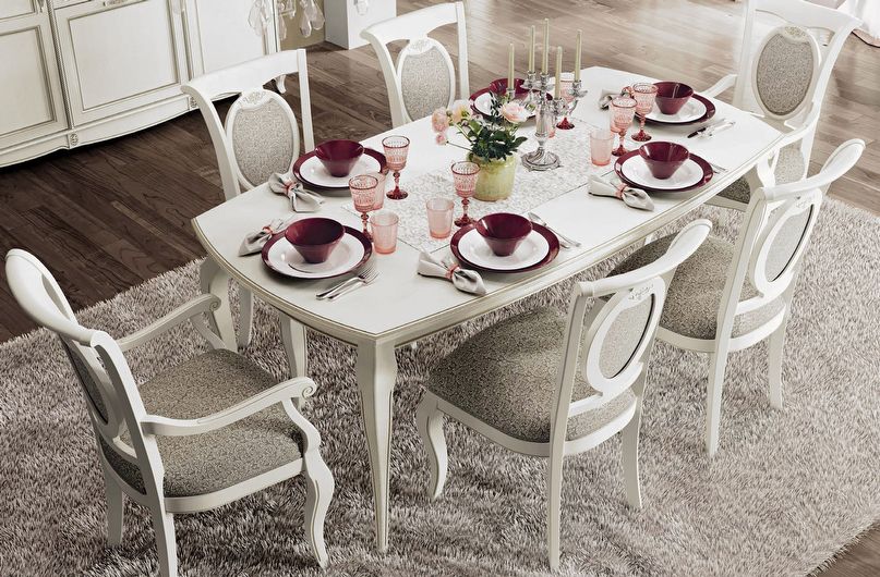 bord med stoler fra Camelgroup